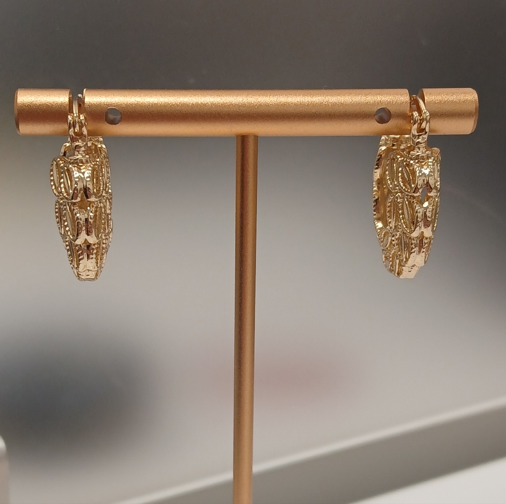Nwot 18k Gold-plated Lace Style Filigree hoop earrings, By Pretty Bird - Picture 5 of 9